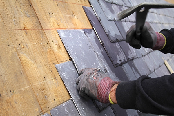 Leidekker die een leihaak bevestigd